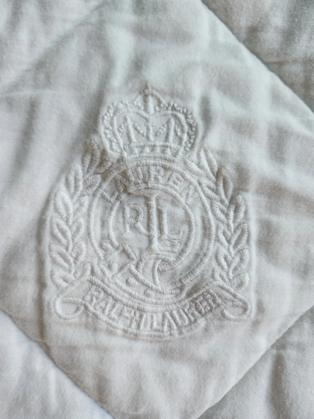 Ralph Lauren Home White Quilted Down Alternative Blanket Full Crest